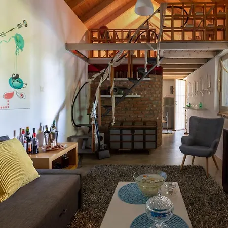 Sinanis Garden House *